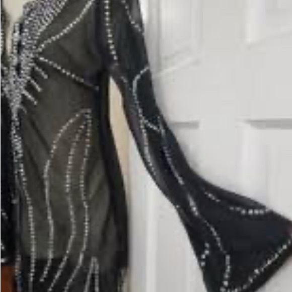 Elegant Black Sequined Dress - Picture 1 of 13